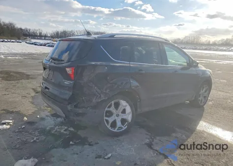 2019 Ford Escape Titanium z USA, uszkodzony, nr VIN 1FMCU9J99KUA85351